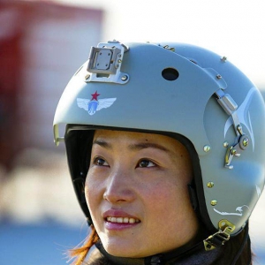 抖音美女飛行員火了，開飛機錄視頻，網友：這是模擬飛行駕駛艙 ...